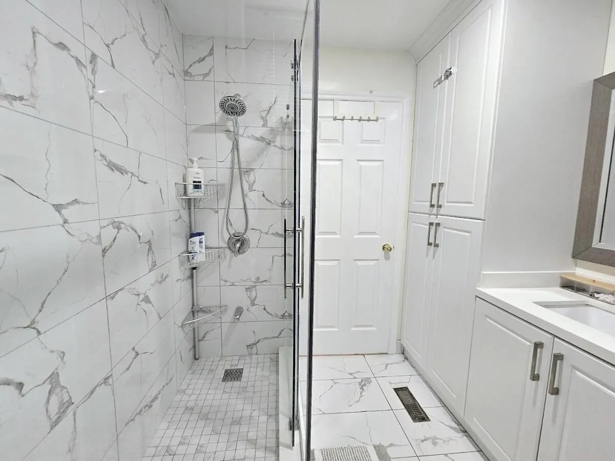 Mins Walk To Trinity Bellwood Park From Your Apartment Downtown Toronto 0*,