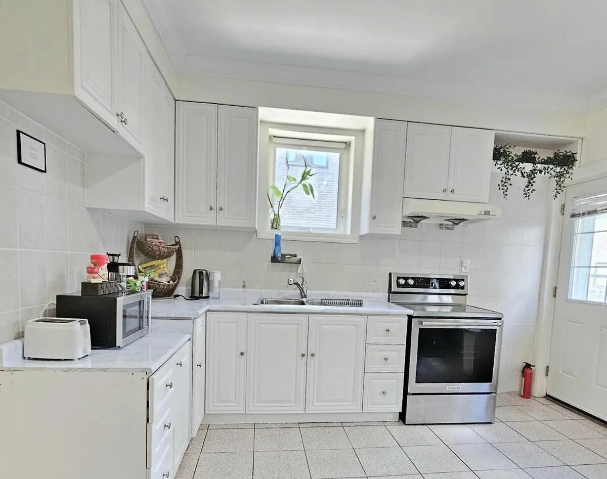 Mins Walk To Trinity Bellwood Park From Your Apartment Downtown Toronto 0*,