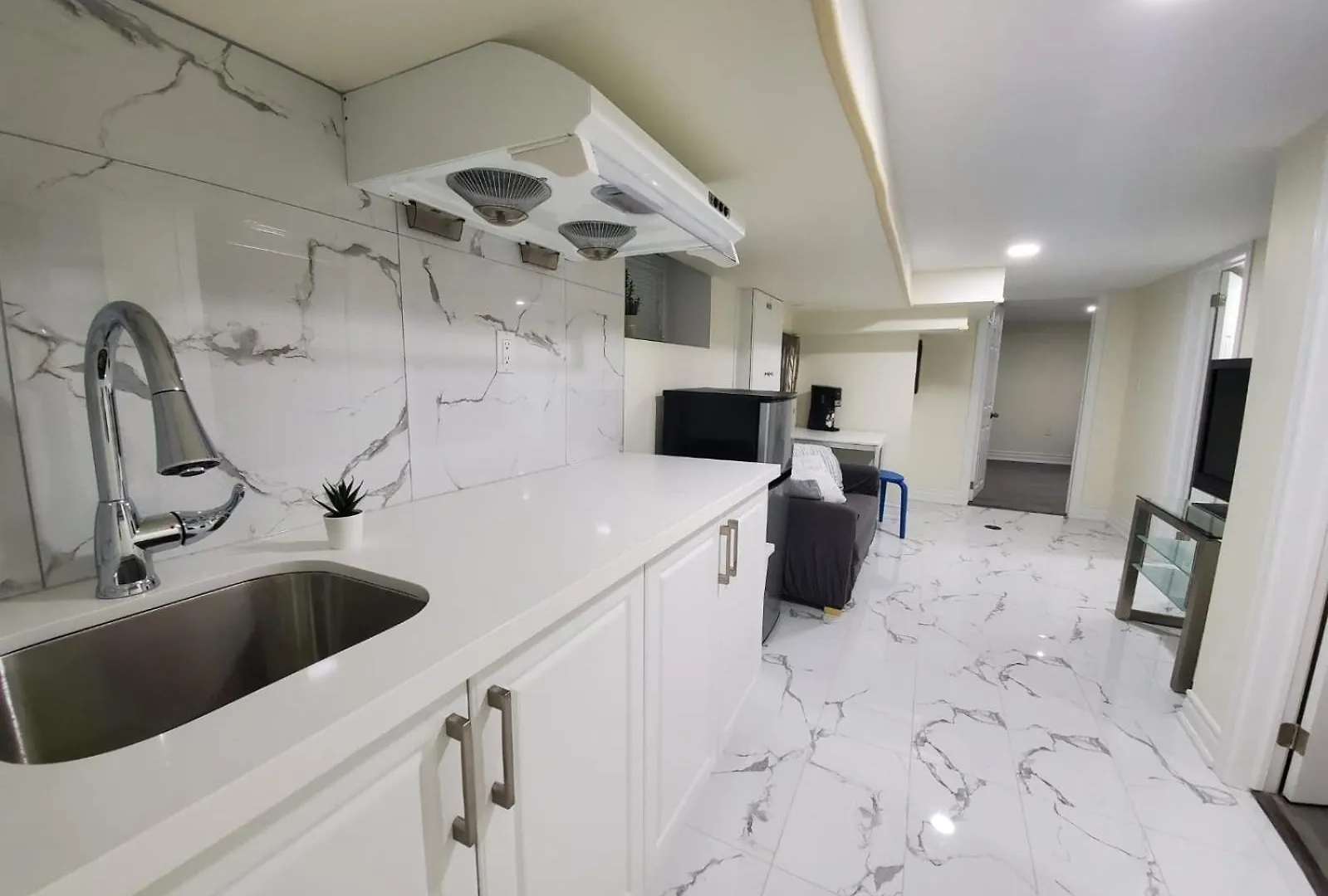 Mins Walk To Trinity Bellwood Park From Your Apartment Downtown Toronto Canada