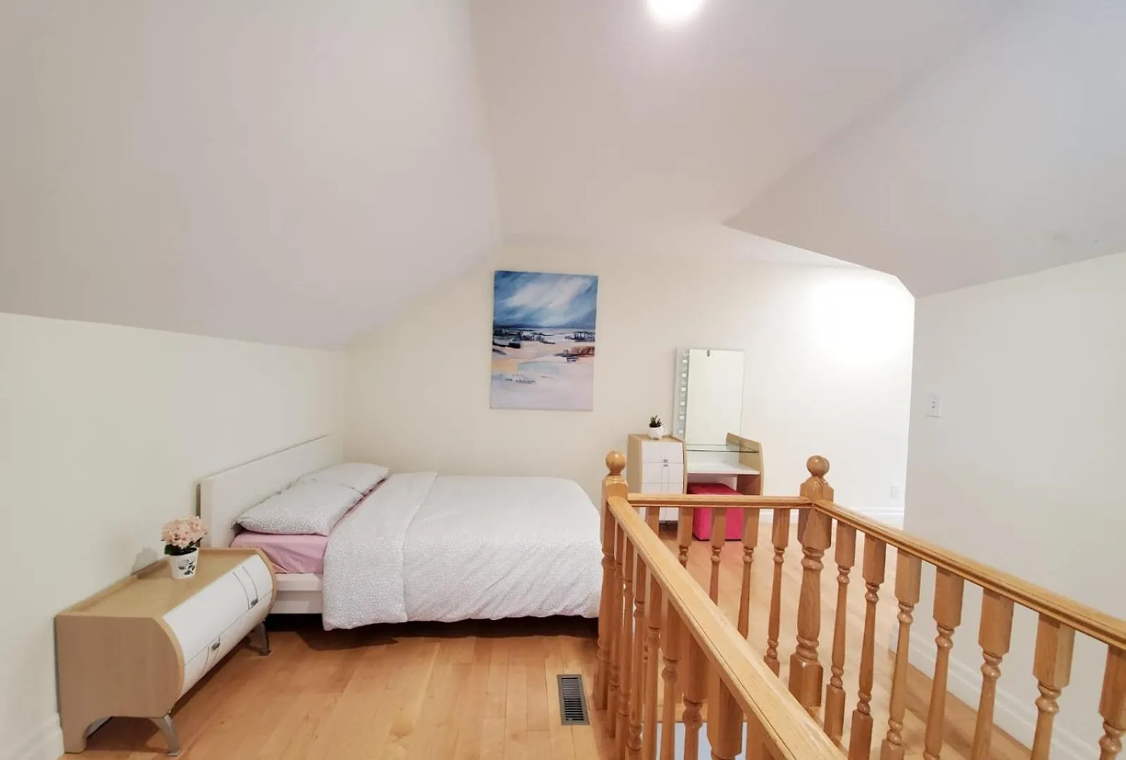 Mins Walk To Trinity Bellwood Park From Your Apartment Downtown Toronto 0*,  Canada