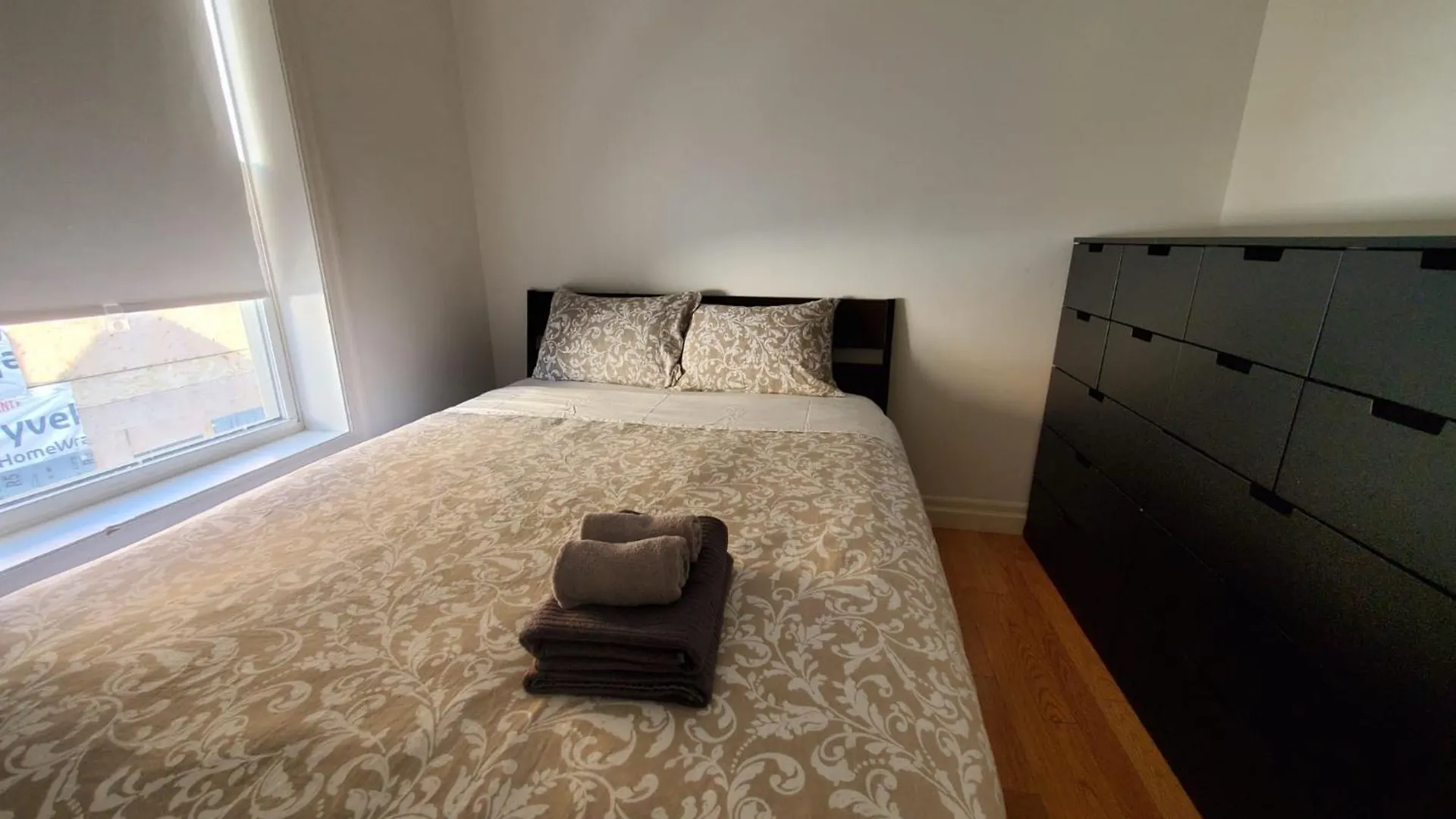 Mins Walk To Trinity Bellwood Park From Your Apartment Downtown Toronto 0*,