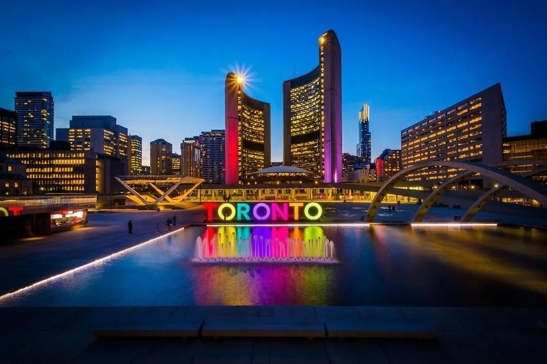 Mins Walk To Trinity Bellwood Park From Your Apartment Downtown 多伦多