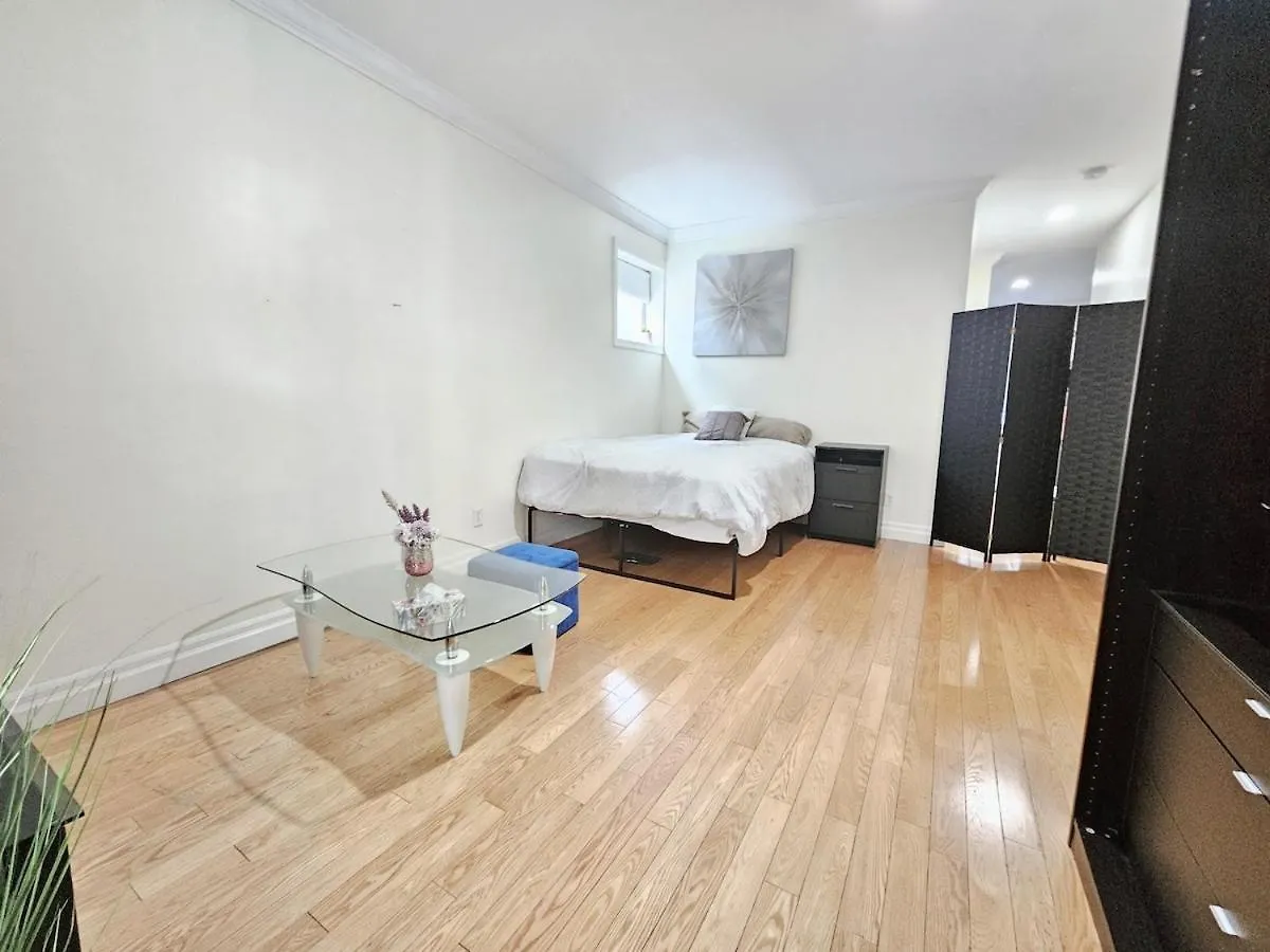 Mins Walk To Trinity Bellwood Park From Your Apartment Downtown 多伦多 加拿大