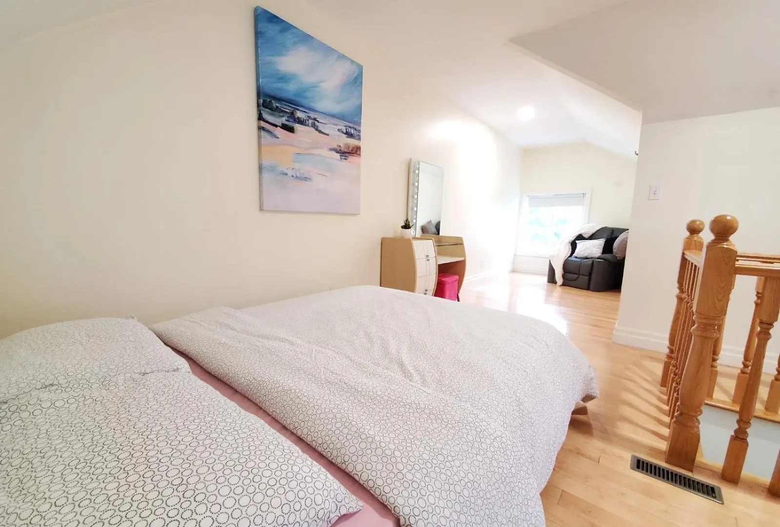 Mins Walk To Trinity Bellwood Park From Your Apartment Downtown 多伦多