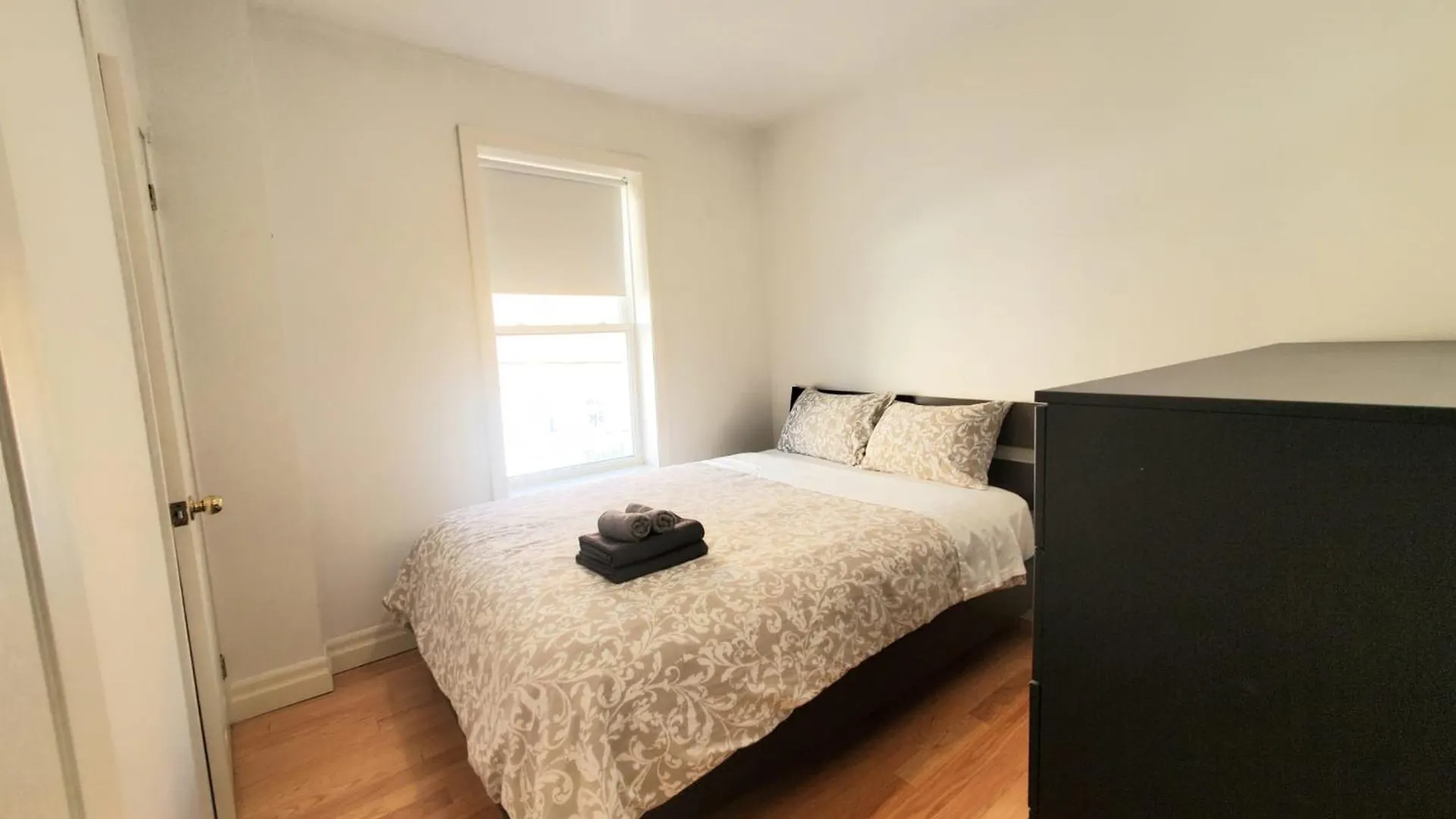 Mins Walk To Trinity Bellwood Park From Your Apartment Downtown 多伦多