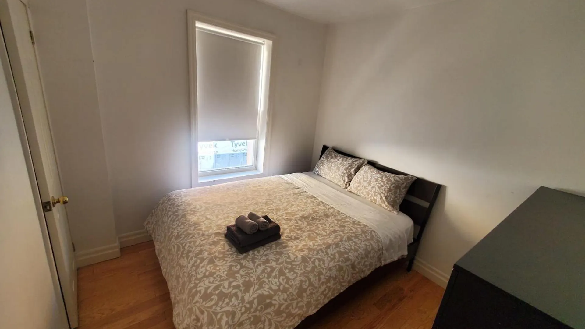 Mins Walk To Trinity Bellwood Park From Your Apartment Downtown 多伦多